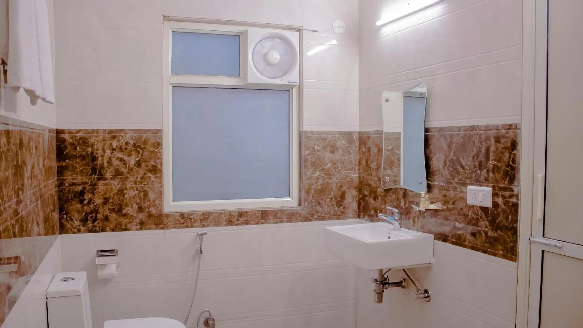 ****  Hotel Airport City Palace Near Delhi International Airport New Delhi India
